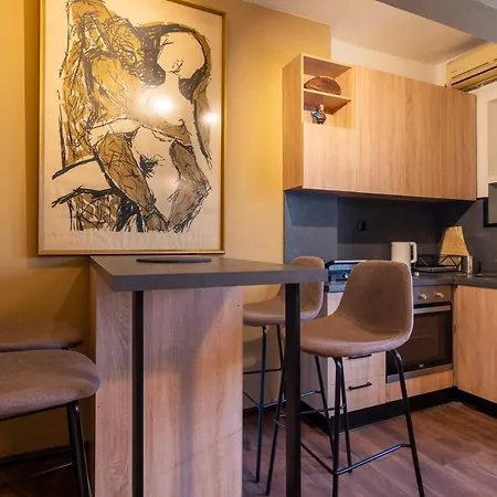 Downtown Apartment *